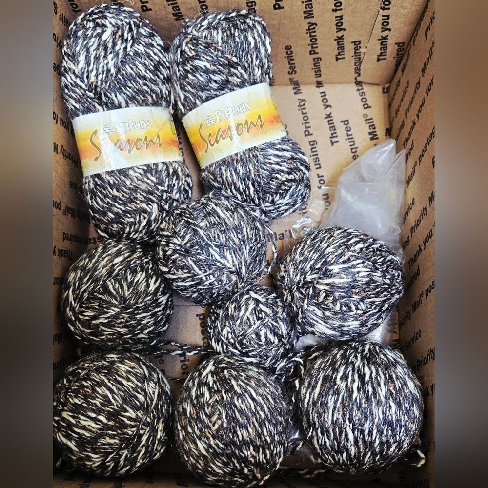 Patons Seasons Black and White Yarn Bundle, Color 106